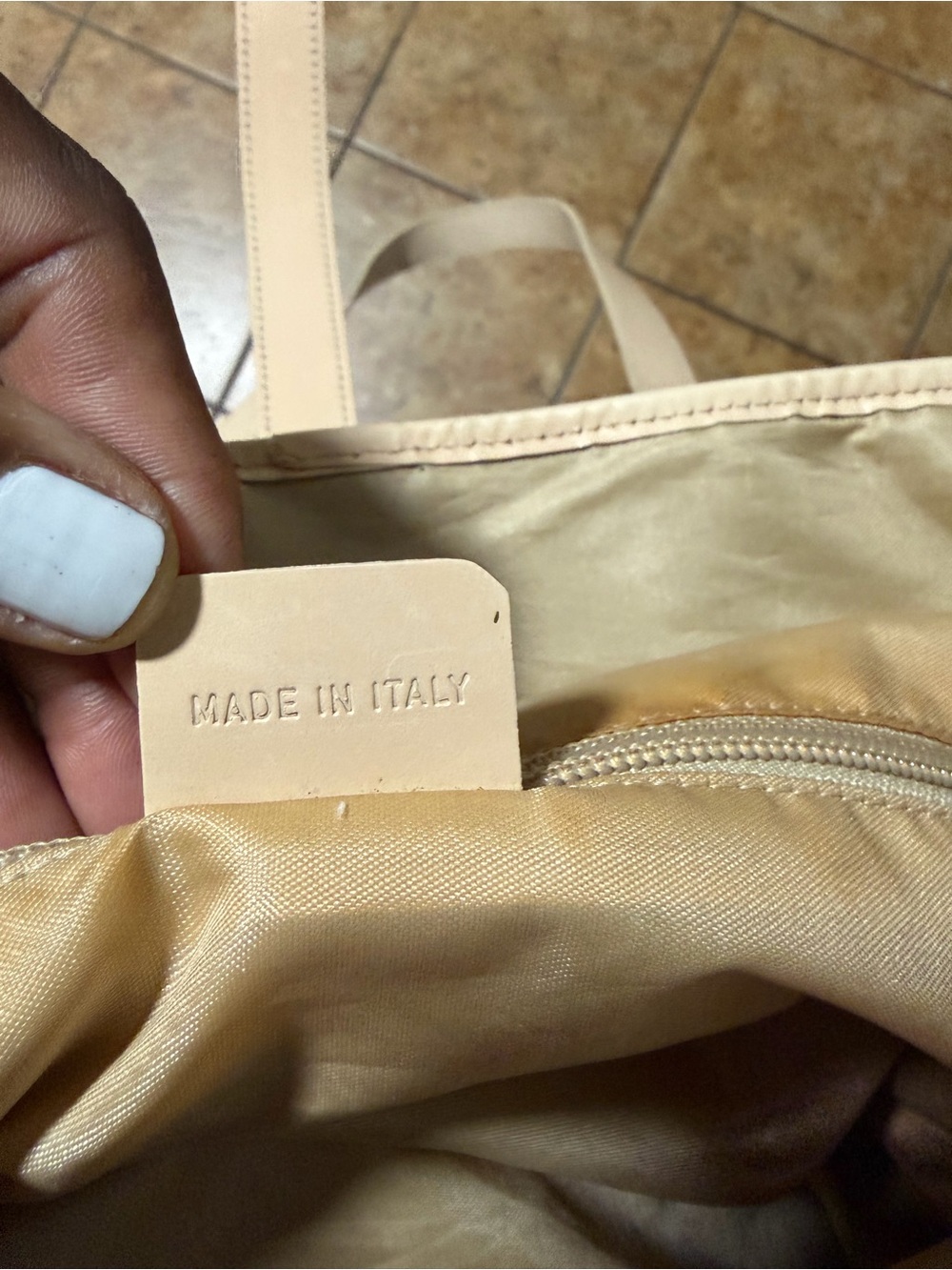 Authentic Burberry Beige Classic Check Tote with Tan Leather Straps - Picture 11 of 15